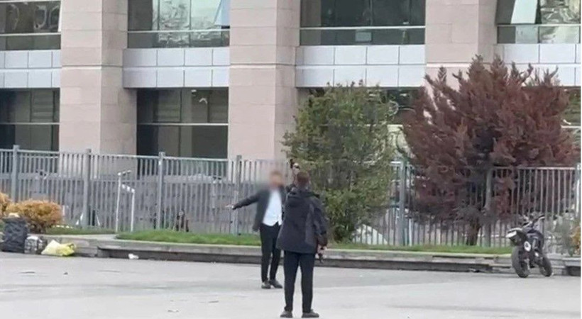 Çağlayan'da hareketli anlar: Adliyenin önünde başına silah dayadı - Resim: 2