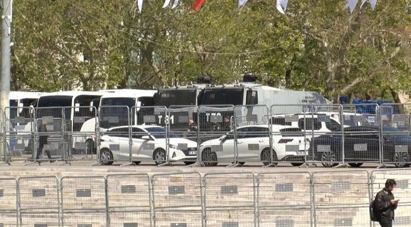 Taksim Meydan'na demir bariyerler getirildi! 1 Mayıs önlemi - Resim: 4