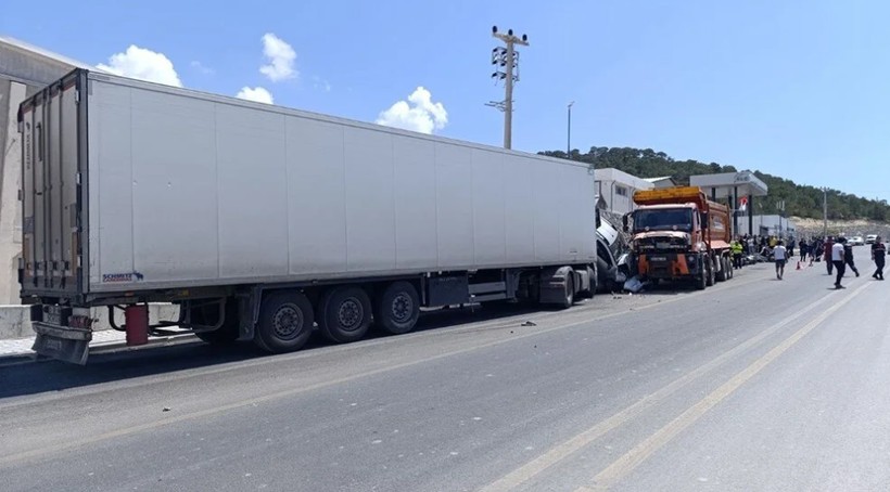 13 motosiklet ile 2 otomobili biçti! Böyle kaza görülmedi - Resim: 3