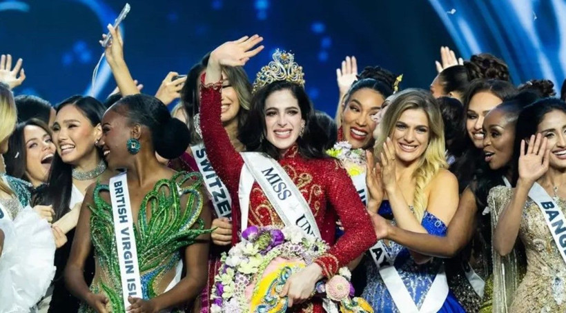 Kainat Güzellik Yarışması'nda bir kriz çağırdı... Tacını geri verdi! - Resim: 1