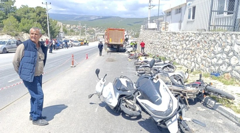 13 motosiklet ile 2 otomobili biçti! Böyle kaza görülmedi - Resim: 4