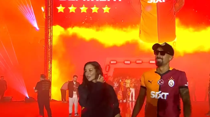 Galatasaray, 25. şampiyonluk kupasını aldı! Yenikapı'da taraftar rekoru kırıldı - Fotoğraf: 19