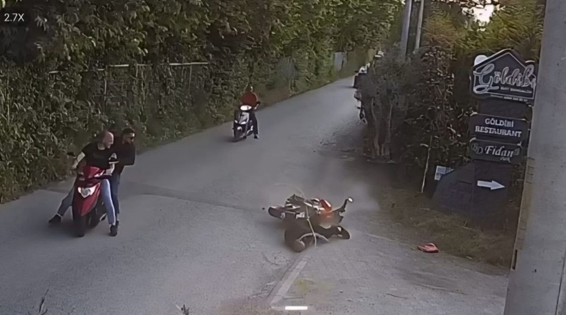 Devrilen motosikletin sürücüsü ağır yaralandı - Resim: 1