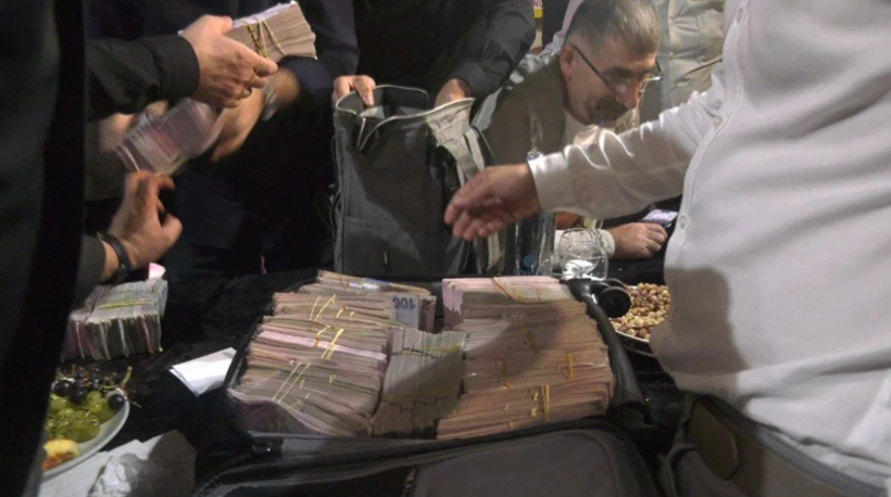 Geline 3 kilo altın, damada 4 milyon TL takıldı! Düğünde paralar valize sığmadı - Resim: 3