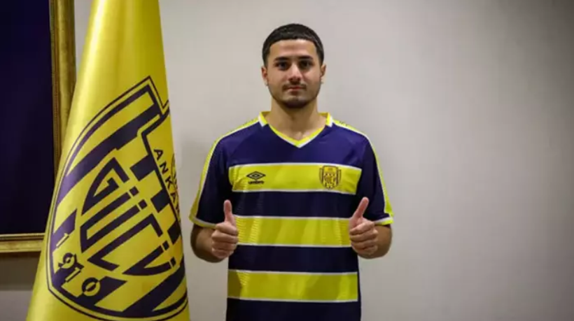 Süper Lig'de biten tüm transferler listesi; İşte yaz transfer dönemine damga vuran isimler - Fotoğraf: 114