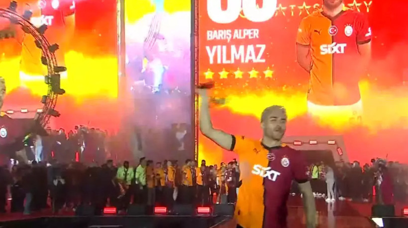 Galatasaray, 25. şampiyonluk kupasını aldı! Yenikapı'da taraftar rekoru kırıldı - Fotoğraf: 5