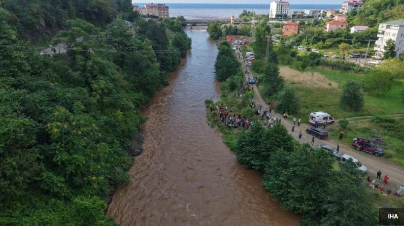 Giresun'da anne ile iki kızı sel sularına kapıldı. Kardeşlerin cansız bedeni bulundu - Fotoğraf: 2