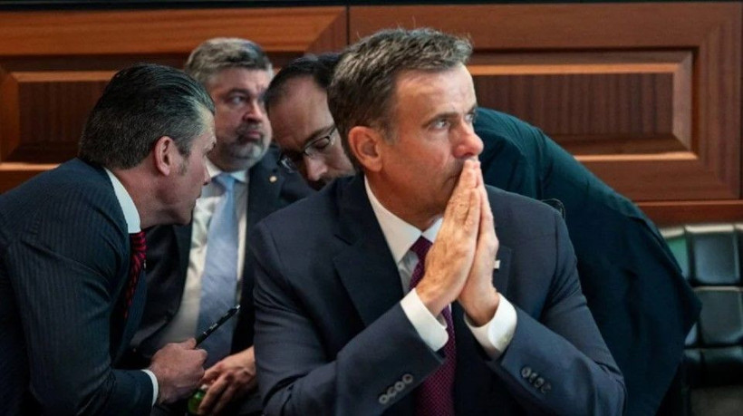 Trump, İran saldırısını böyle izledi! "Make America Great Again" yazılı şapka taktı - Resim: 2