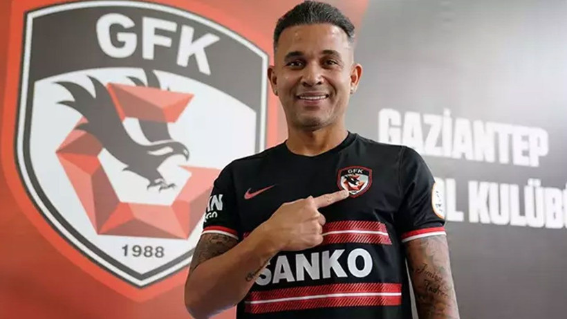 Süper Lig’de atılan son imzalar olay oldu; İşte transfer dönemine damga vuran o liste - Fotoğraf: 19