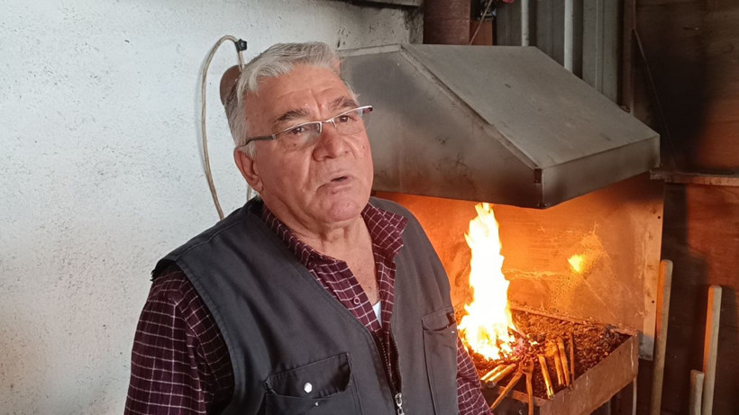 Ocak başında 60 yıldır demir dövüyor - Fotoğraf: 2