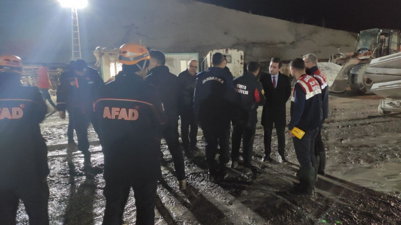 Konya'da, baraj tünelinde devrilen vagonun altında kalan işçi öldü - Fotoğraf: 4