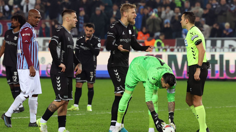 Trabzonspor maçında ilginç görüntü! Şenol Güneş de istemedi - Fotoğraf: 5