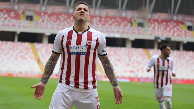 Yıldız golcü Beşiktaş ile anlaşma sağladı; Süper Lig ekibi Trabzonspor’da büyük şok - Fotoğraf: 6