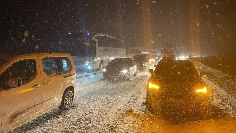 17 ile sarı alarm: İstanbul'da kar fırtınası! Sıcaklıklar 10 derece düşüyor - Fotoğraf: 21