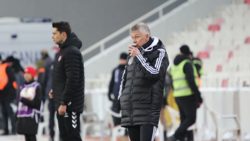 Beşiktaşlı futbolcular battaniyeye sarıldı - Fotoğraf: 4