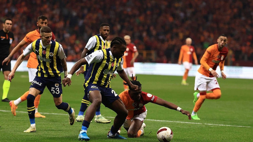 Fenerbahçe'de 7 isim sezon sonu gönderilecek! Ali Koç Jose Mourinho ile o futbolcuları görüştü - Fotoğraf: 9
