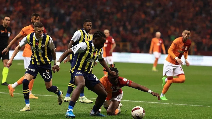 Fenerbahçeli o futbolcular sezon sonu gönderiliyor: Mourinho'yu takipten çıktılar! - Fotoğraf: 12