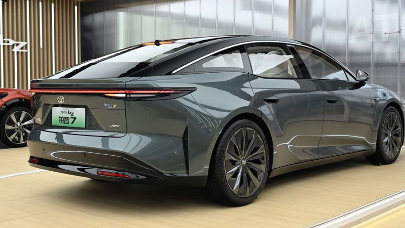 Toyota’nın yeni elektrikli otomobili Türkiye’de; Toyota bZ7 fiyatı çok şaşırtacak - Fotoğraf: 7