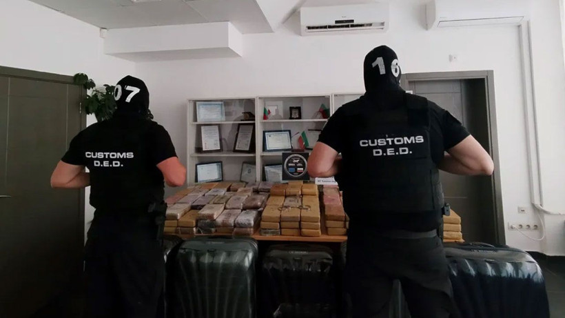 Türkiye'ye girmek üzere Bulgaristan gümrüğüne gelen cipte 205 kilo uyuşturucu ele geçirildi - Fotoğraf: 2
