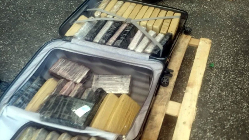 Türkiye'ye girmek üzere Bulgaristan gümrüğüne gelen cipte 205 kilo uyuşturucu ele geçirildi - Fotoğraf: 3