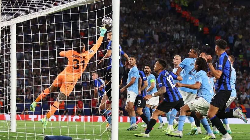 Ve Galatasaray Muslera’nın boşluğunu doldurdu; Dünyaca ünlü kaleci imzaya geliyor - Fotoğraf: 5