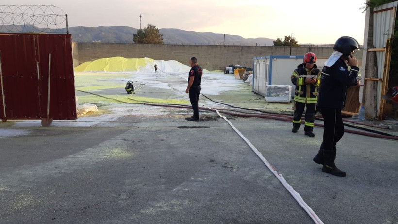 Kocaeli’de kükürt deposunda korkutan yangın - Fotoğraf: 5