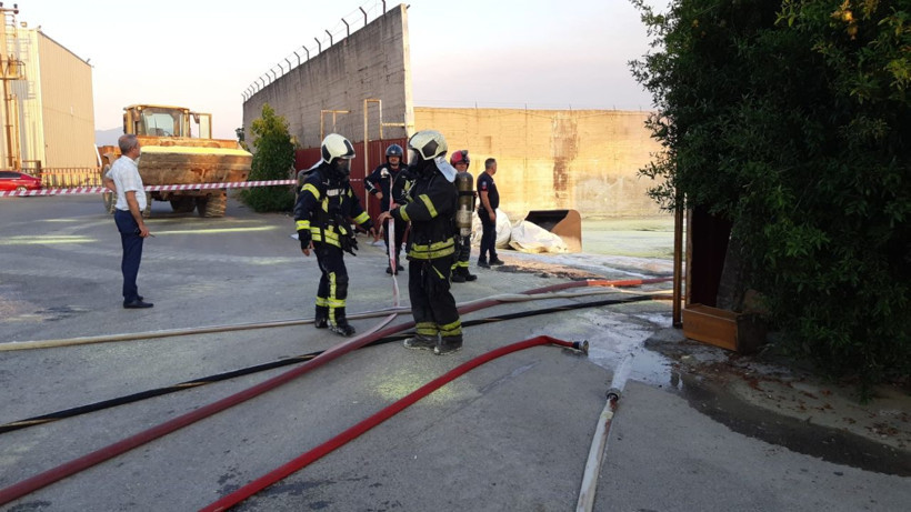 Kocaeli’de kükürt deposunda korkutan yangın - Fotoğraf: 6