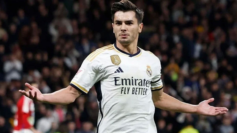 Real Madrid'in yıldızı Fenerbahçe'ye imzaya atacak; Kanarya yılın transferini bitirdi - Fotoğraf: 3