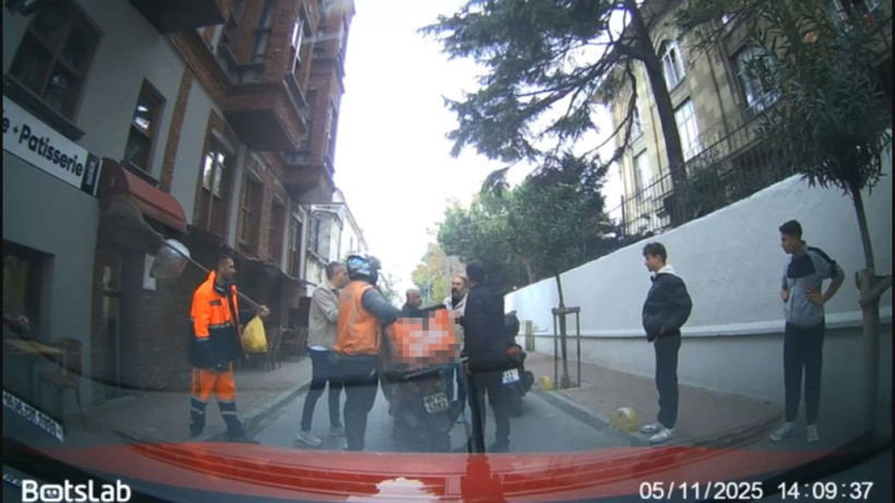 Fatih'te motosikletlilerin sopalı kavgası kamerada - Fotoğraf: 2