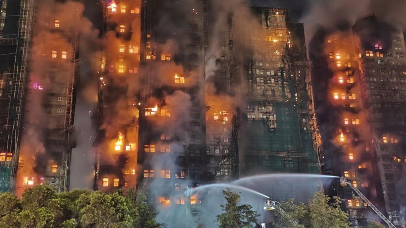 Hong Kong'daki gökdelen yangınında 36 kişi hayatını kaybetti, 279 kişiye ulaşılamıyor - Fotoğraf: 4