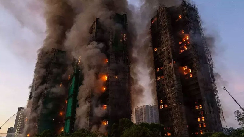 Hong Kong'daki gökdelen yangınında 36 kişi hayatını kaybetti, 279 kişiye ulaşılamıyor - Fotoğraf: 5