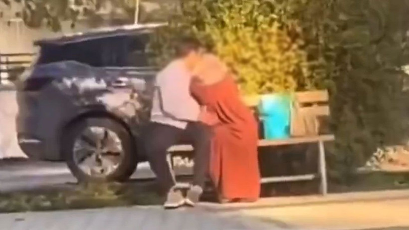 Sokak ortasında rezalet görüntüler! Kimseyi umursamadan devam ettiler - Fotoğraf: 5