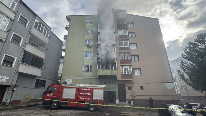 5 katlı apartmanda yangın paniği: 8 kişi itfaiye ekiplerince kurtarıldı - Fotoğraf: 6