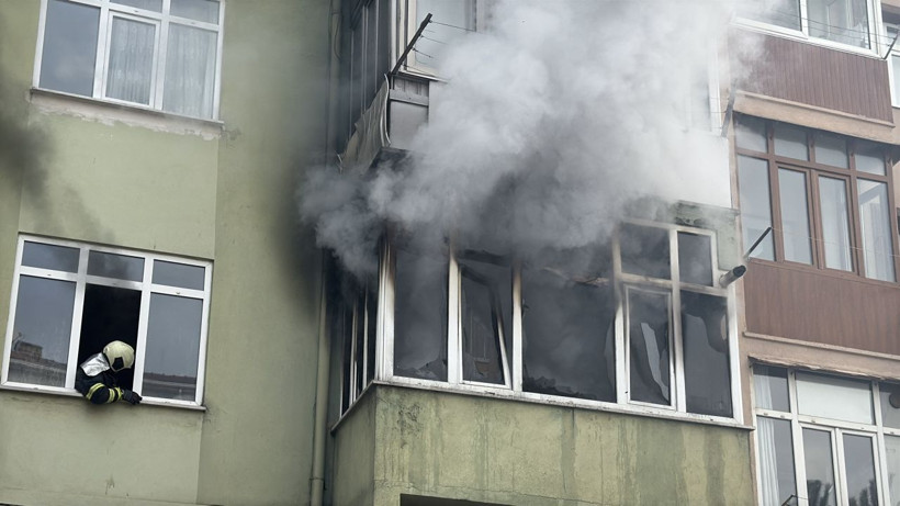 5 katlı apartmanda yangın paniği: 8 kişi itfaiye ekiplerince kurtarıldı - Fotoğraf: 5