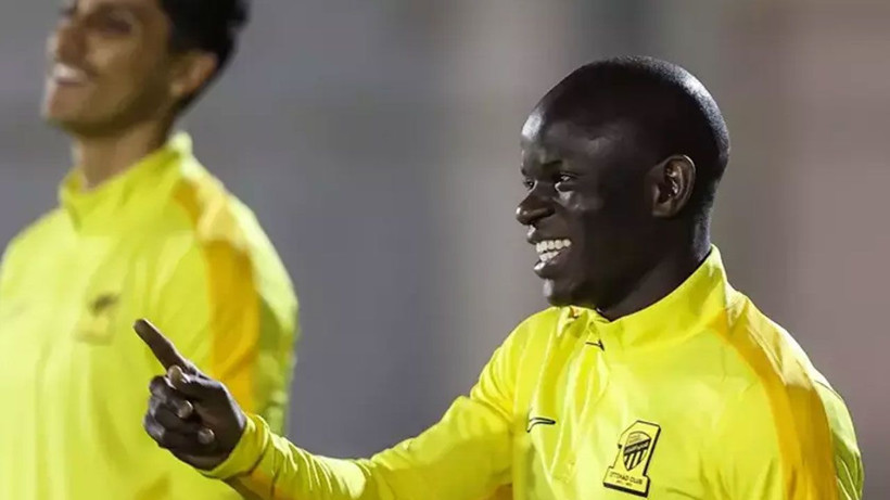 Ve dünyaca ünlü yıldız futbolcu Fenerbahçe'de; Yılın transfer bombası patladı - Fotoğraf: 4