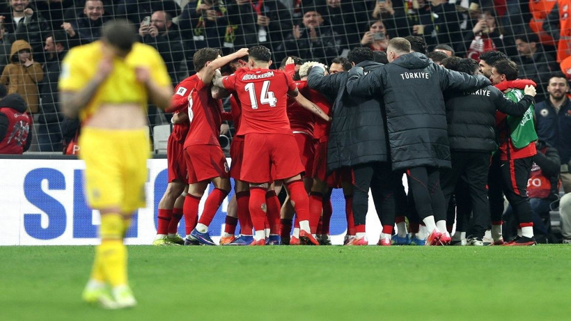 Rumen futbolcu soyunma odasını savaş alanına çevirdi: Türkiye mağlubiyetini kaldıramadı! - Fotoğraf: 7