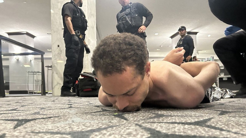 Donald Trump'a silahlı saldırı girişimi! Apar topar salondan çıkarıldı… - Fotoğraf: 10