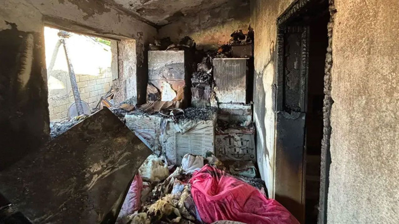 Kilometrelerce öteden geçen şoför fark etti! Yangına uykuda yakalanan 22 kişilik aile kurtarıldı - Fotoğraf: 2