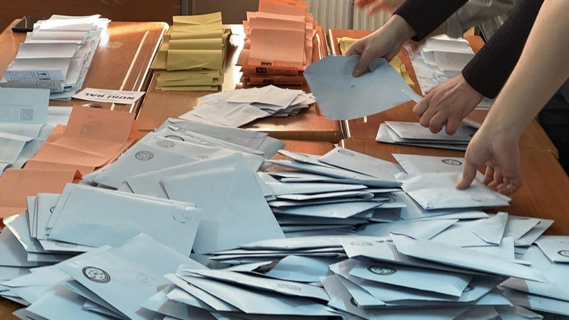 Özgür Özel'in yeni parti kararı sonrası ilk anket! Dikkat çeken rakamlar - Fotoğraf: 3
