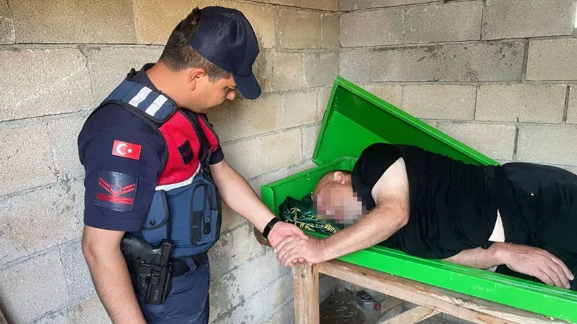 Kayıp vatandaş tabutun içinde sağ olarak bulundu - Fotoğraf: 3
