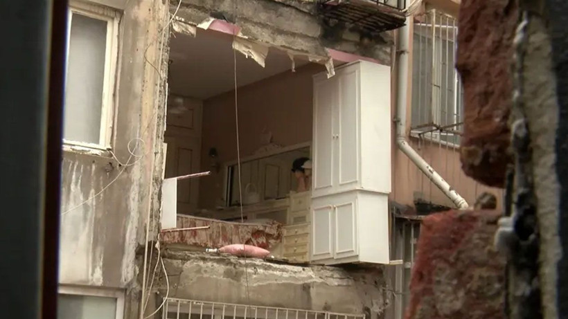 Şişli’de binanın duvarı çöktü, mahalleli deprem oldu zannetti - Fotoğraf: 2