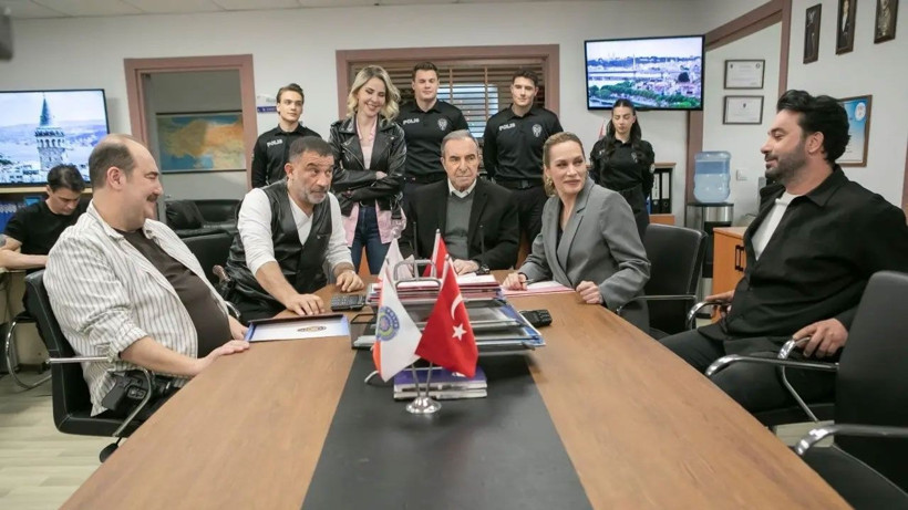 Kanal D ekranlarında bir dönem sona erdi! Arka Sokaklar için resmi açıklama geldi - Fotoğraf: 7