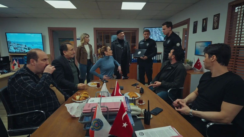 Kanal D ekranlarında bir dönem sona erdi! Arka Sokaklar için resmi açıklama geldi - Fotoğraf: 8