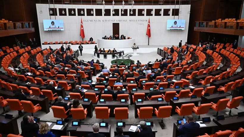 Meclis'te 24 yıl sonra bir ilk. Yeni Parti kuruldu, CHP'li milletvekillerinin yeri değişti - Fotoğraf: 3