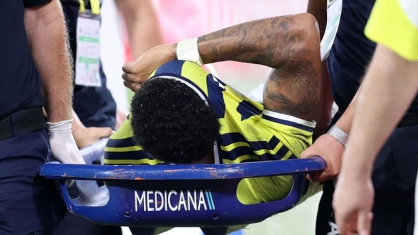 Fenerbahçe'de moralleri alt üst eden gelişme! Yıldız isim saha kenarına böyle getirildi - Fotoğraf: 3