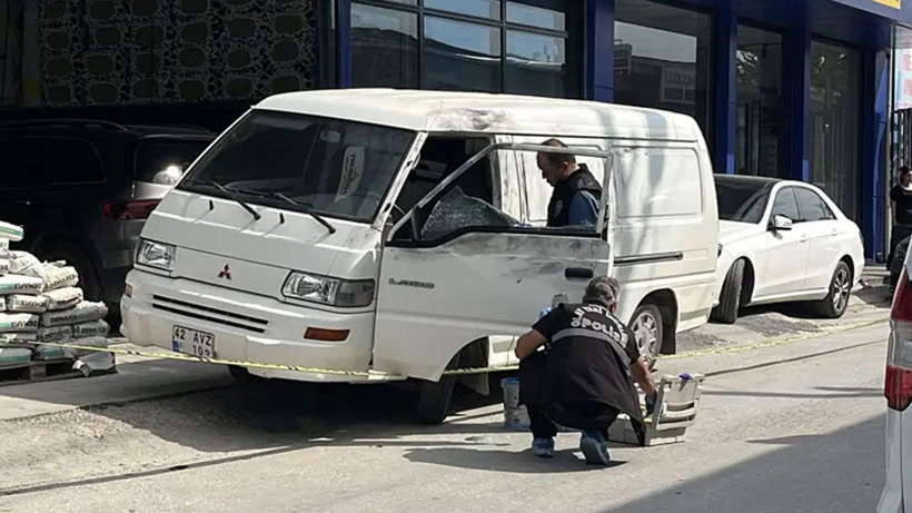 Lüks otomobille milyonluk soygun! Kar maskesi takıp para ve altınları çaldılar - Fotoğraf: 3
