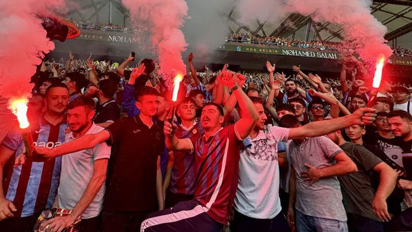 Trabzonspor'da Salah çılgınlığı, binlerce taraftar stadyuma akın etti - Fotoğraf: 8