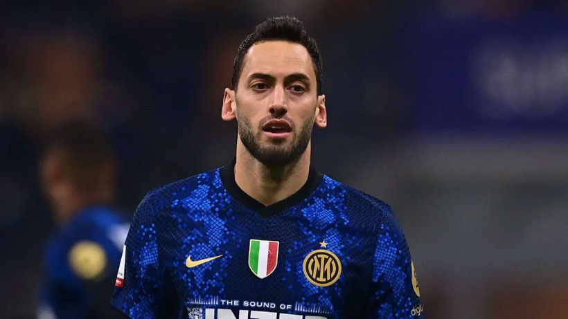 Hakan Çalhanoğlu Süper Lig'e imzaya geliyor! Şimdi ortalık fena karışacak - Fotoğraf: 8