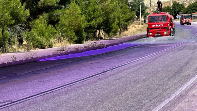 Araçları mora boyayan yol! Oto yıkamacıda uzun kuyruklar oluştu - Fotoğraf: 3