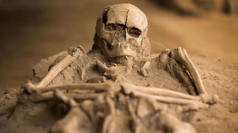 400 yıllık “vampir” mezarının sırrı çözülüyor! Boğazında orak, ayağında kilit - Fotoğraf: 6